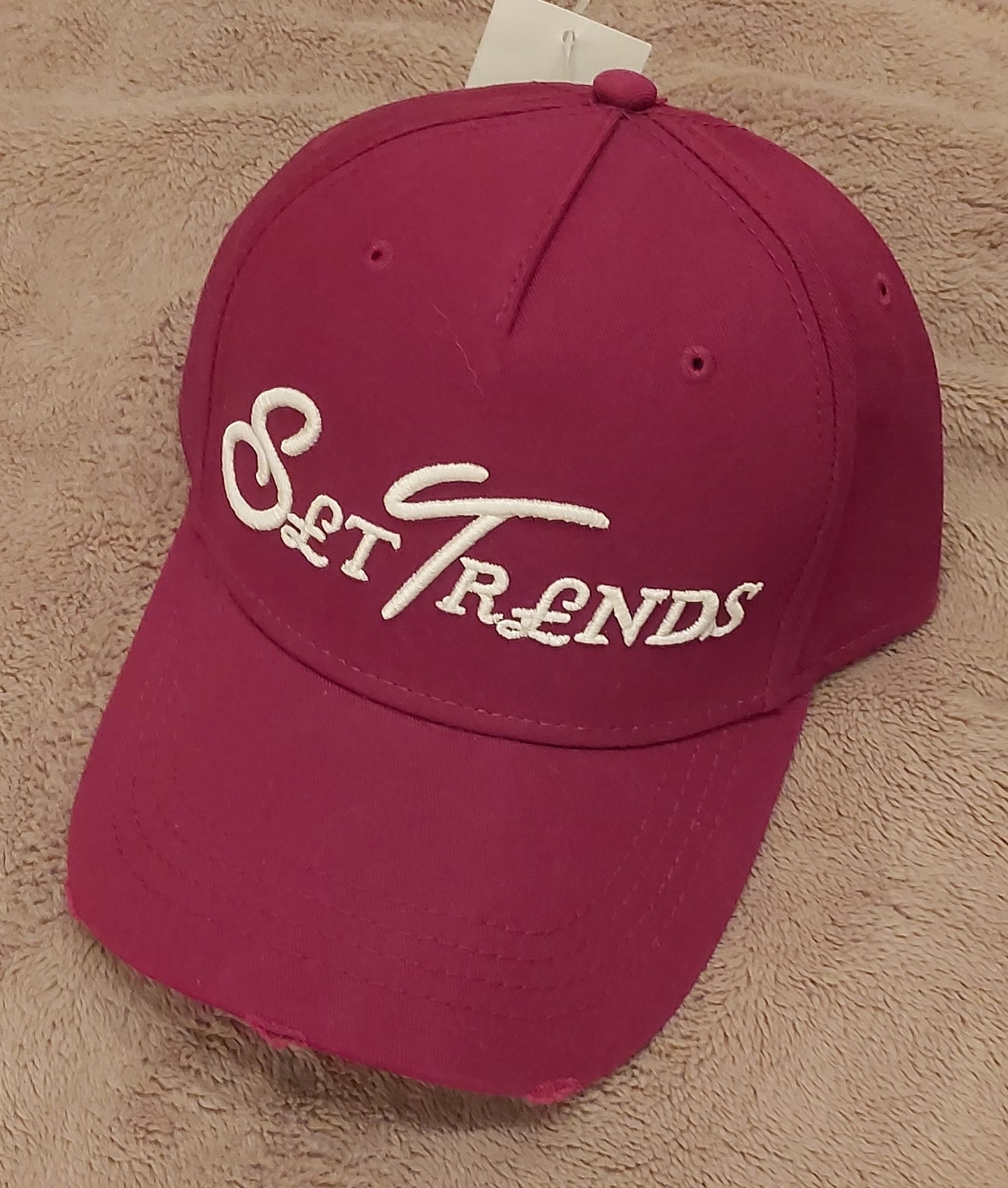 Distressed Burgandy S£T TR£NDS Cap